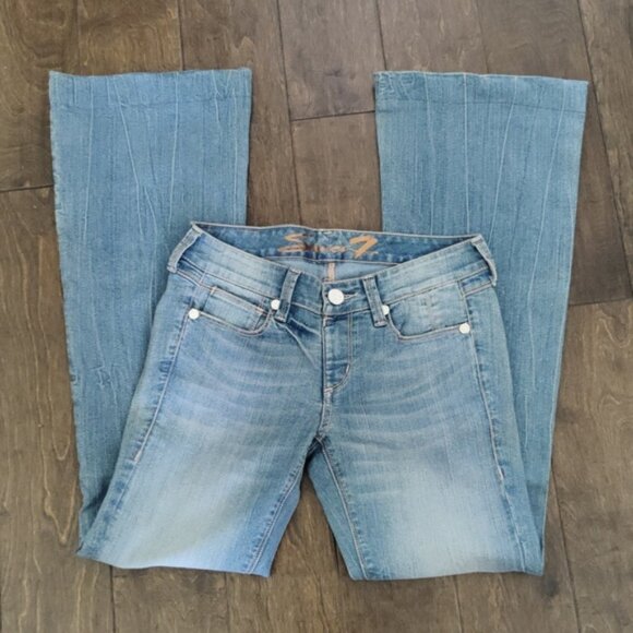 Women's 7 Light Blue Jeans - Picture 2 of 4